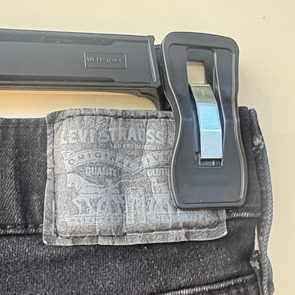 Levi's Women's Black Skinny Jeans - Picture 6 of 6